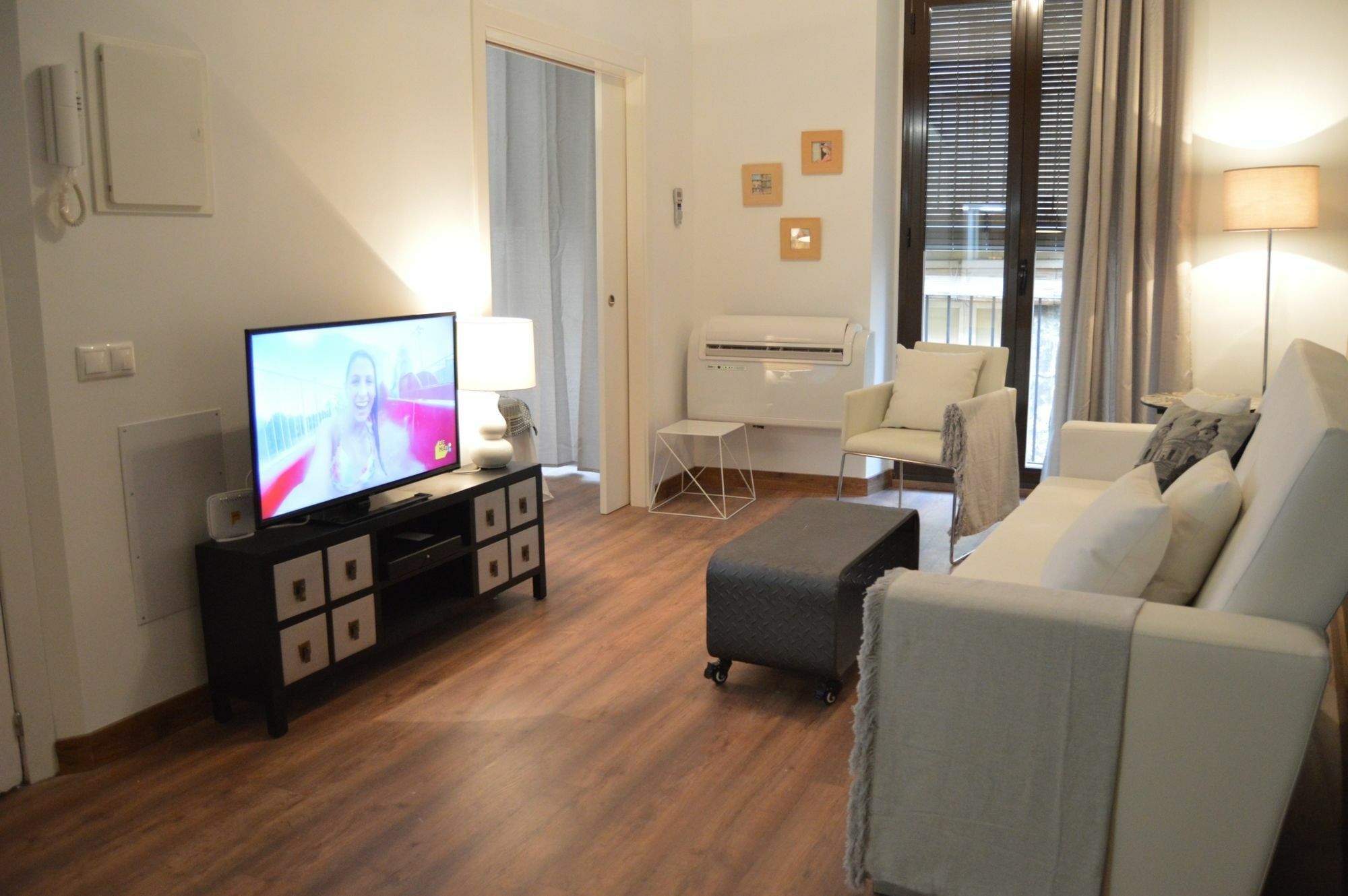 Tarragona Suites Mediona Exteriör bild