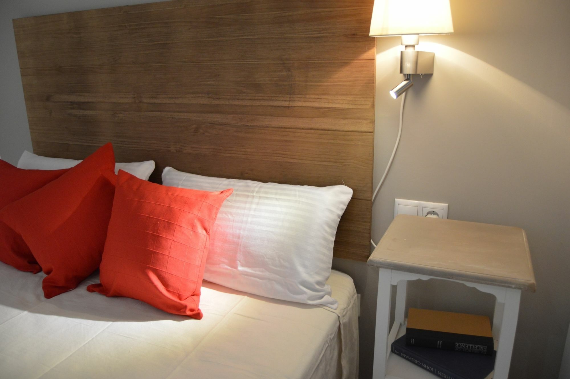 Tarragona Suites Mediona Exteriör bild